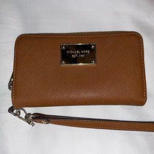 Michael Kors Medium Leather Smartphone Wristlet